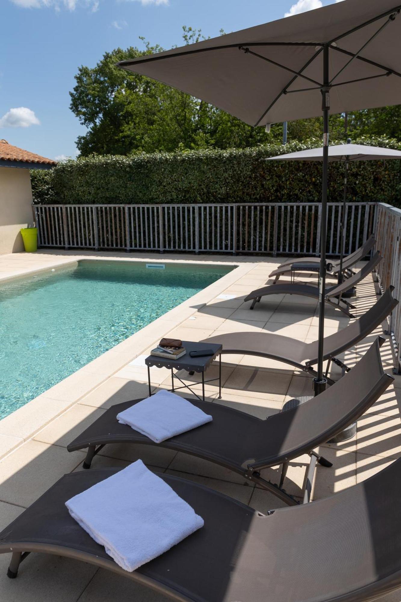 Kyriad Prestige Bordeaux Aeroport Мериньяк Экстерьер фото