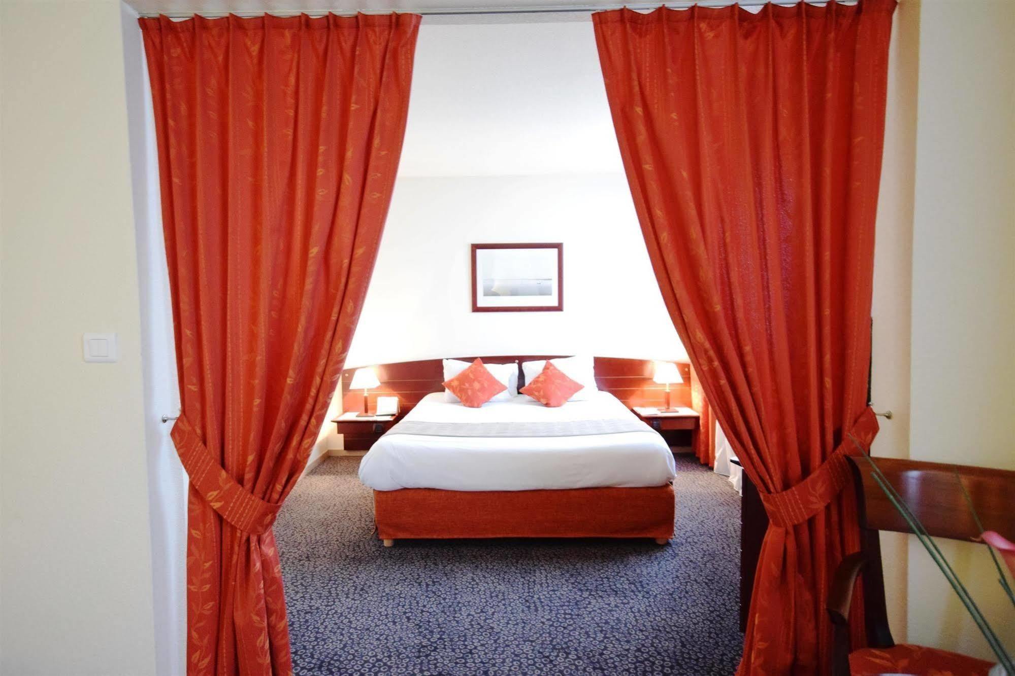 Kyriad Prestige Bordeaux Aeroport Мериньяк Экстерьер фото